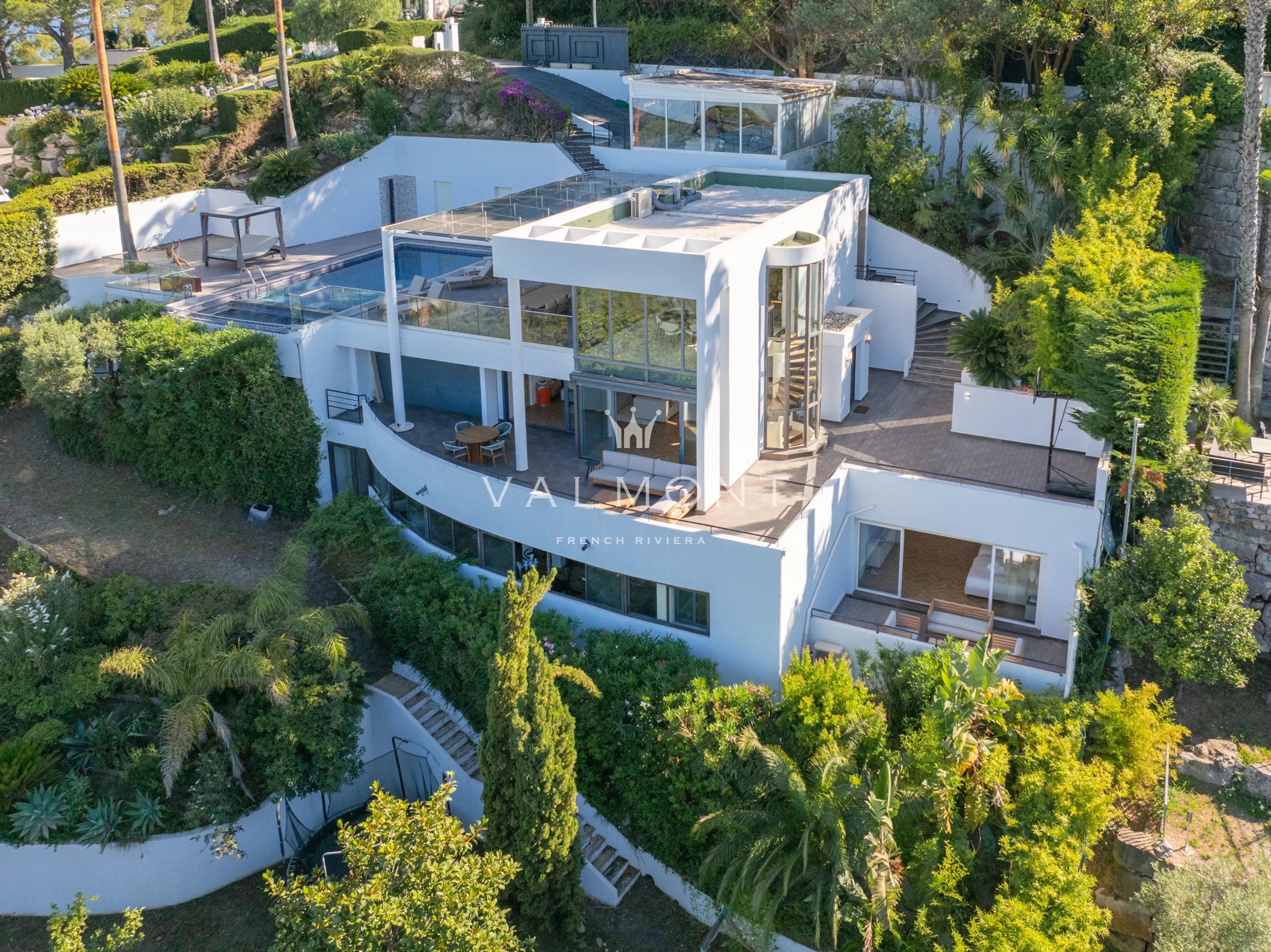 e5815bdff92a2e9e219d36babfafa565_cf0718be8c_4096-original-84870-0.jpg Exceptional contemporary villa near Cannes