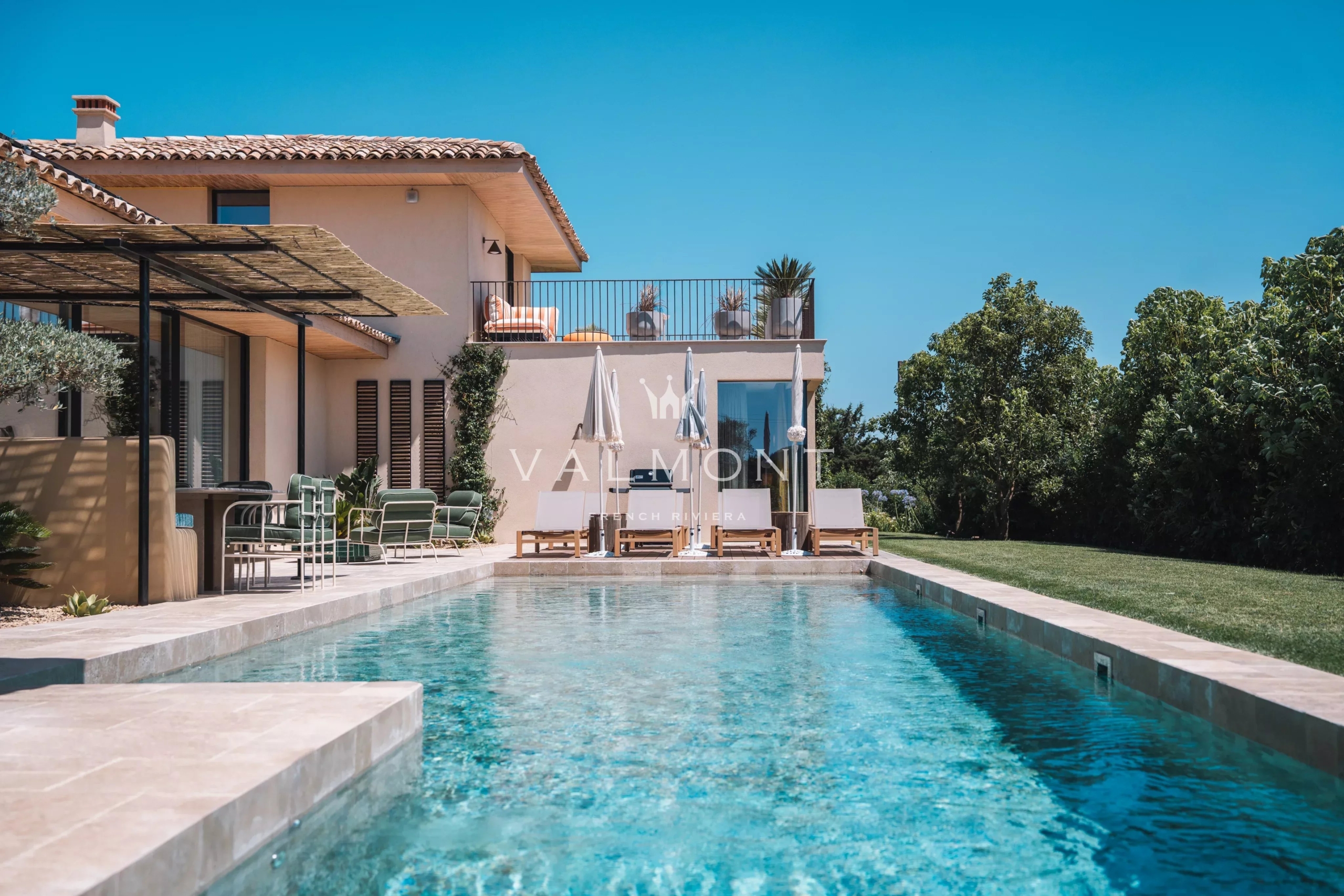 0ee77ded7f556e32ac4bb341f5ea39f7_4c5122411c_4096-original-85522-0.jpg Villa néo-provençale flambant neuve de 5 chambres à Ramatuelle