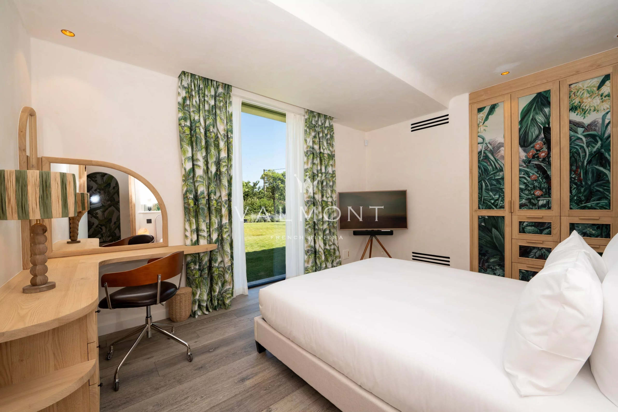 541aa6b1789f8163a8c7ca2e87219803_9270a0bda2_4096-original-85522-0.jpg Villa néo-provençale flambant neuve de 5 chambres à Ramatuelle