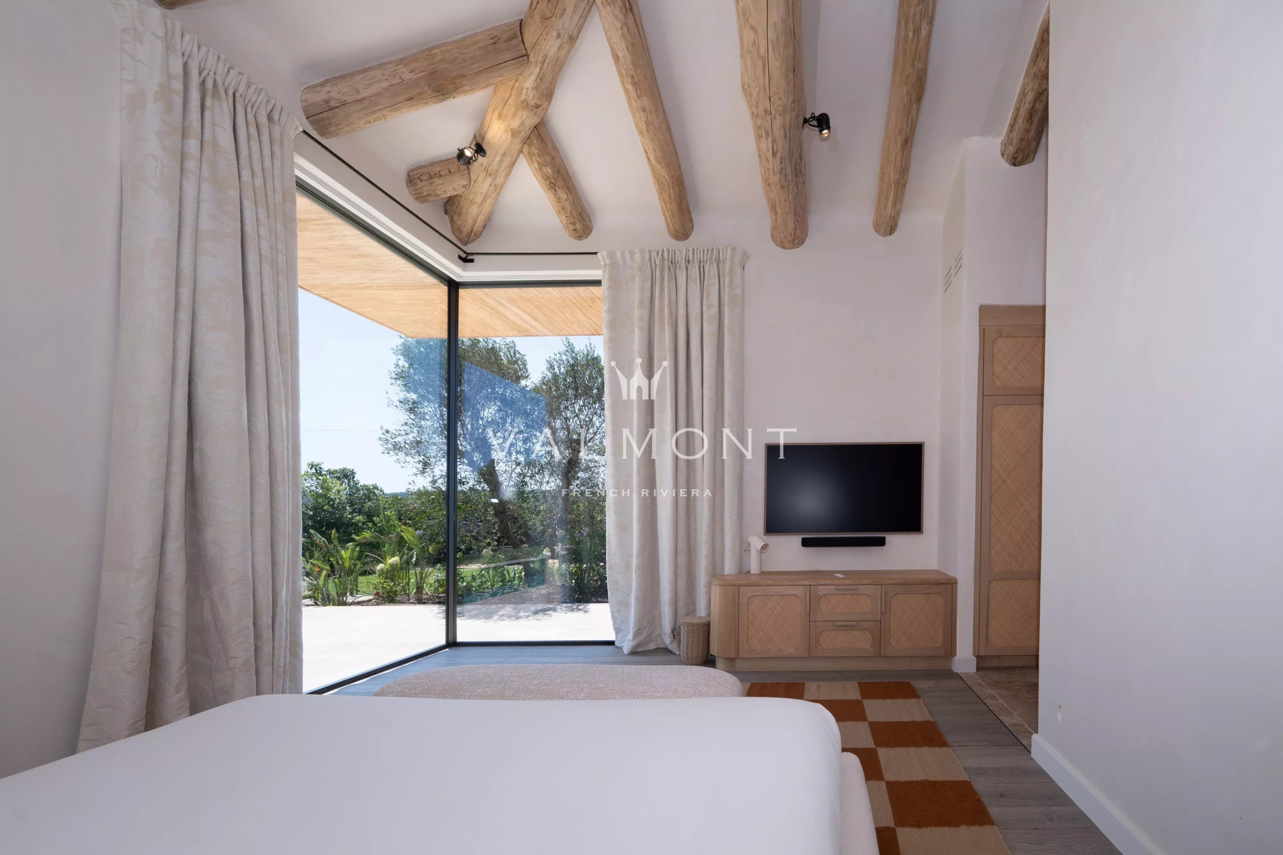 9017b15714124fde679436d9e7b899bb_5039c772a2_4096-original-85522-0.jpg Villa néo-provençale flambant neuve de 5 chambres à Ramatuelle