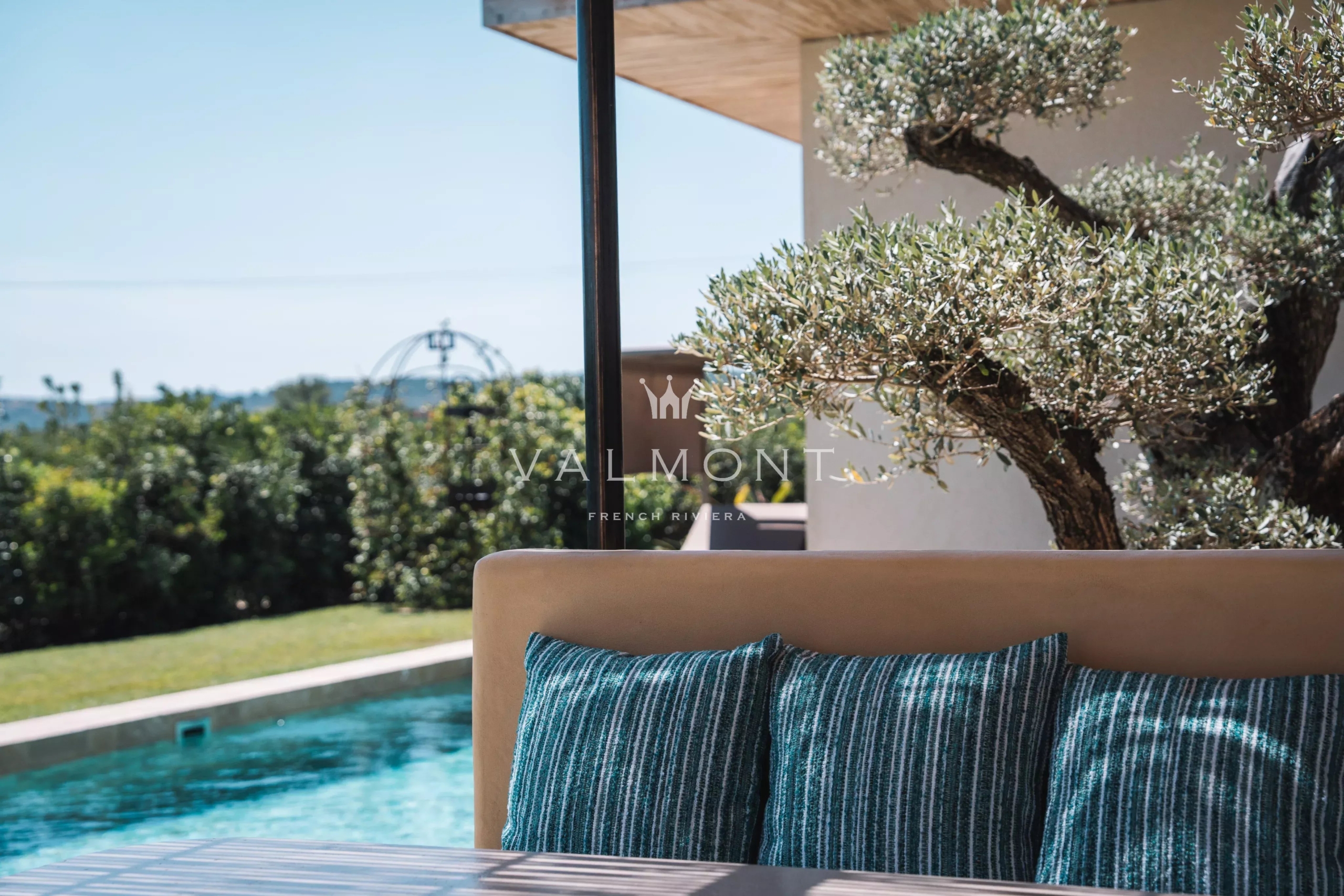b85995dc9db685713c832edc94ada5bd_0e996e9706_4096-original-85522-0.jpg Villa néo-provençale flambant neuve de 5 chambres à Ramatuelle
