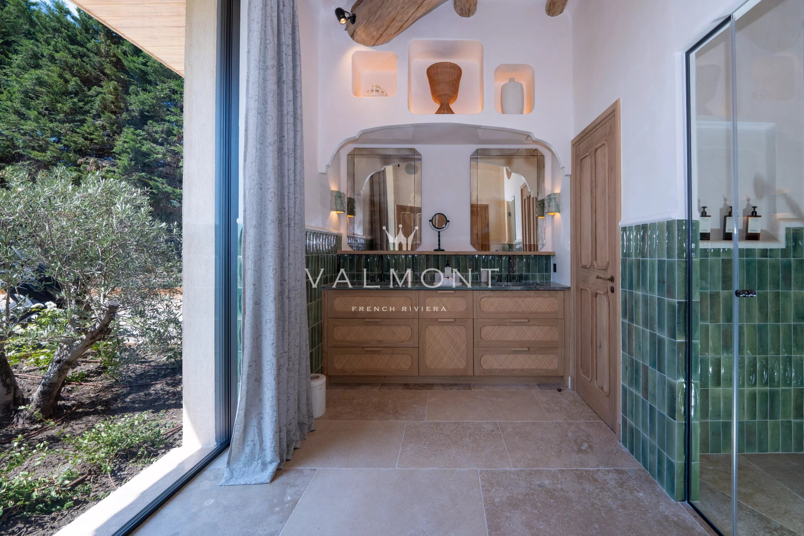 b8fd212c36af62202edccbabc5232651_f573b7dbc8_4096-original-85522-0.jpg Villa néo-provençale flambant neuve de 5 chambres à Ramatuelle