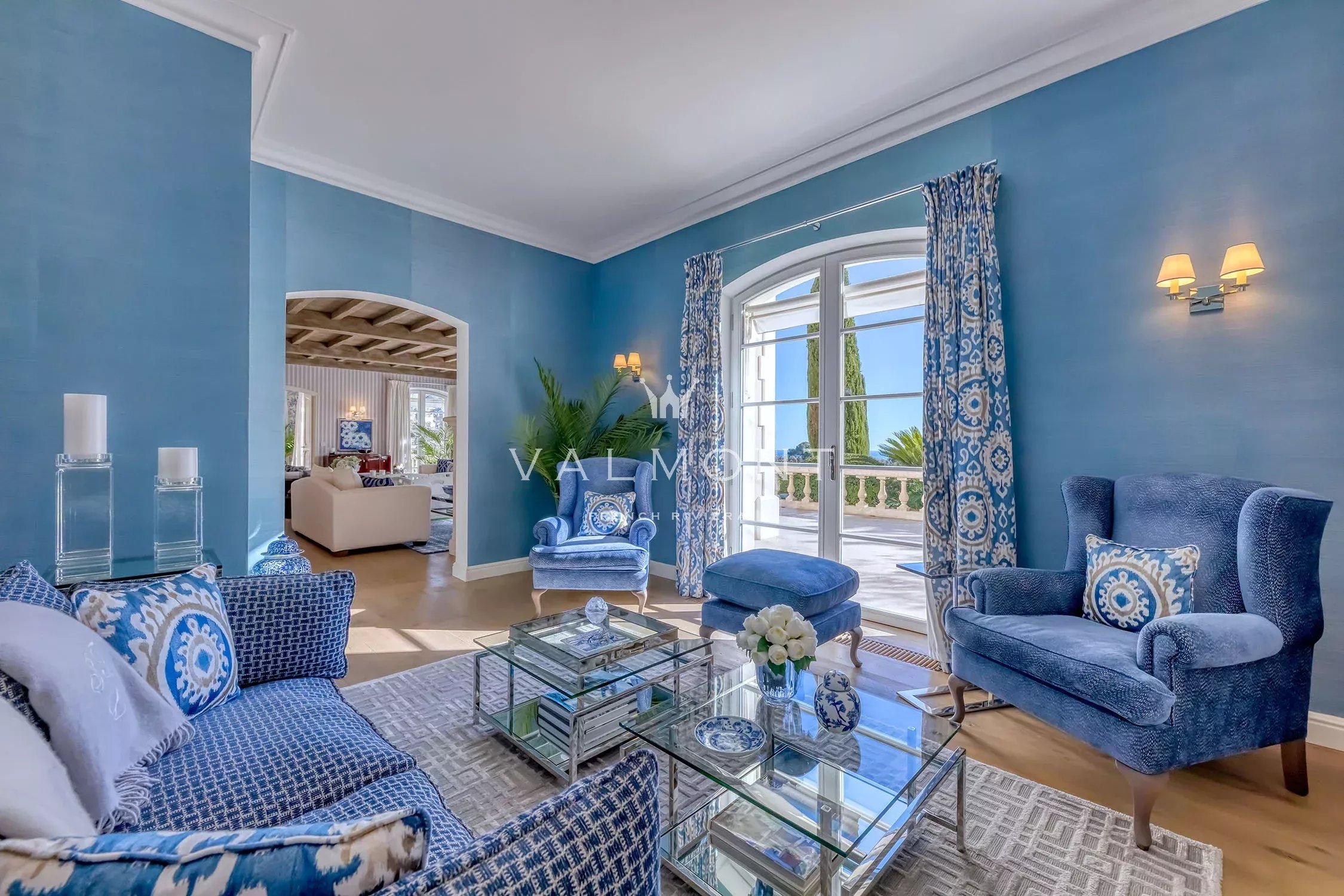 222395eb2739c7ddf605bcde4b3bd11f_320e915472_2250-original-85100-0.jpg Villa de luxe contemporaine au charme provençal