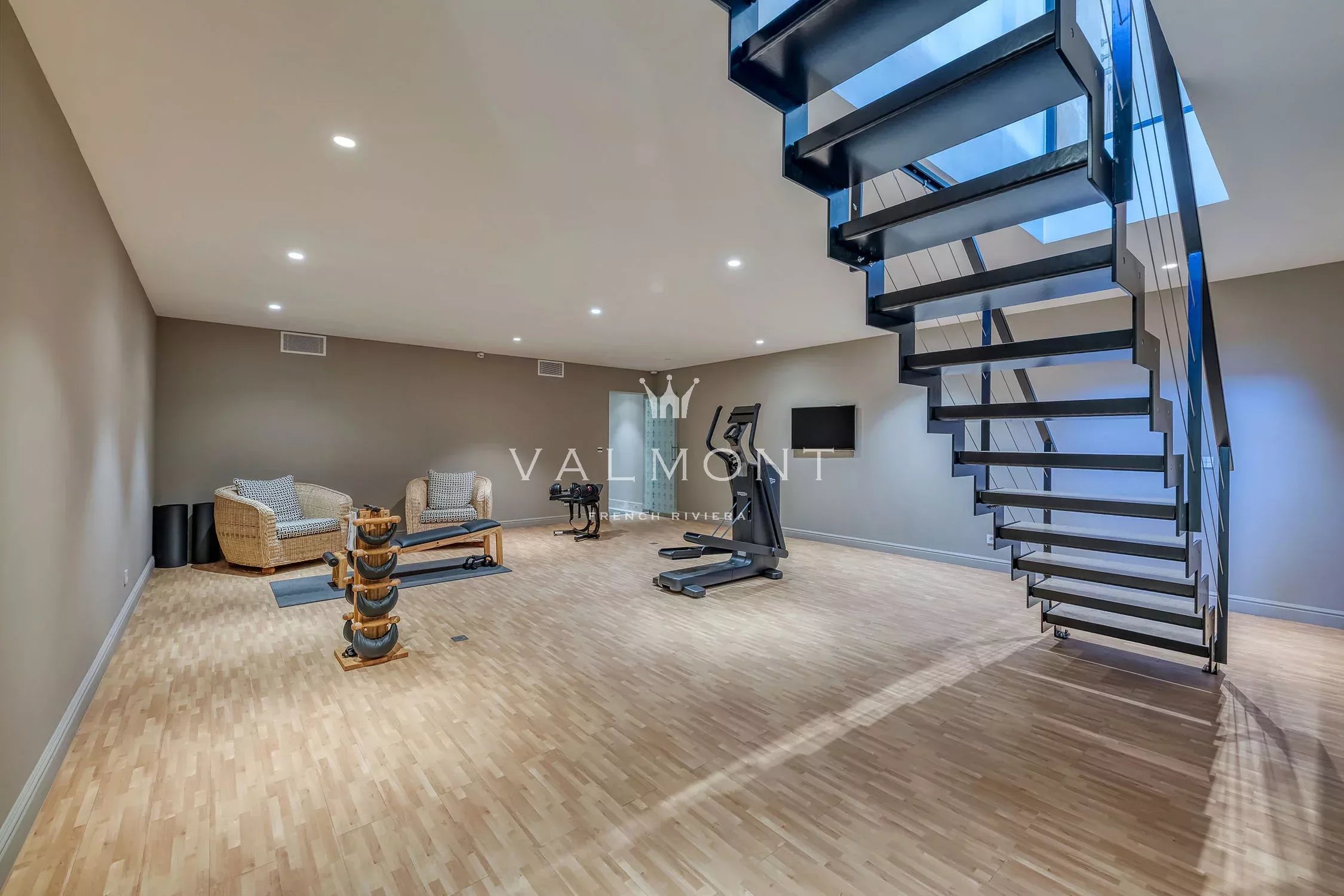3f085e6aaf5fb3cd873a485117b1f70b_75634befef_2250-original-85100-0.jpg Villa de luxe contemporaine au charme provençal