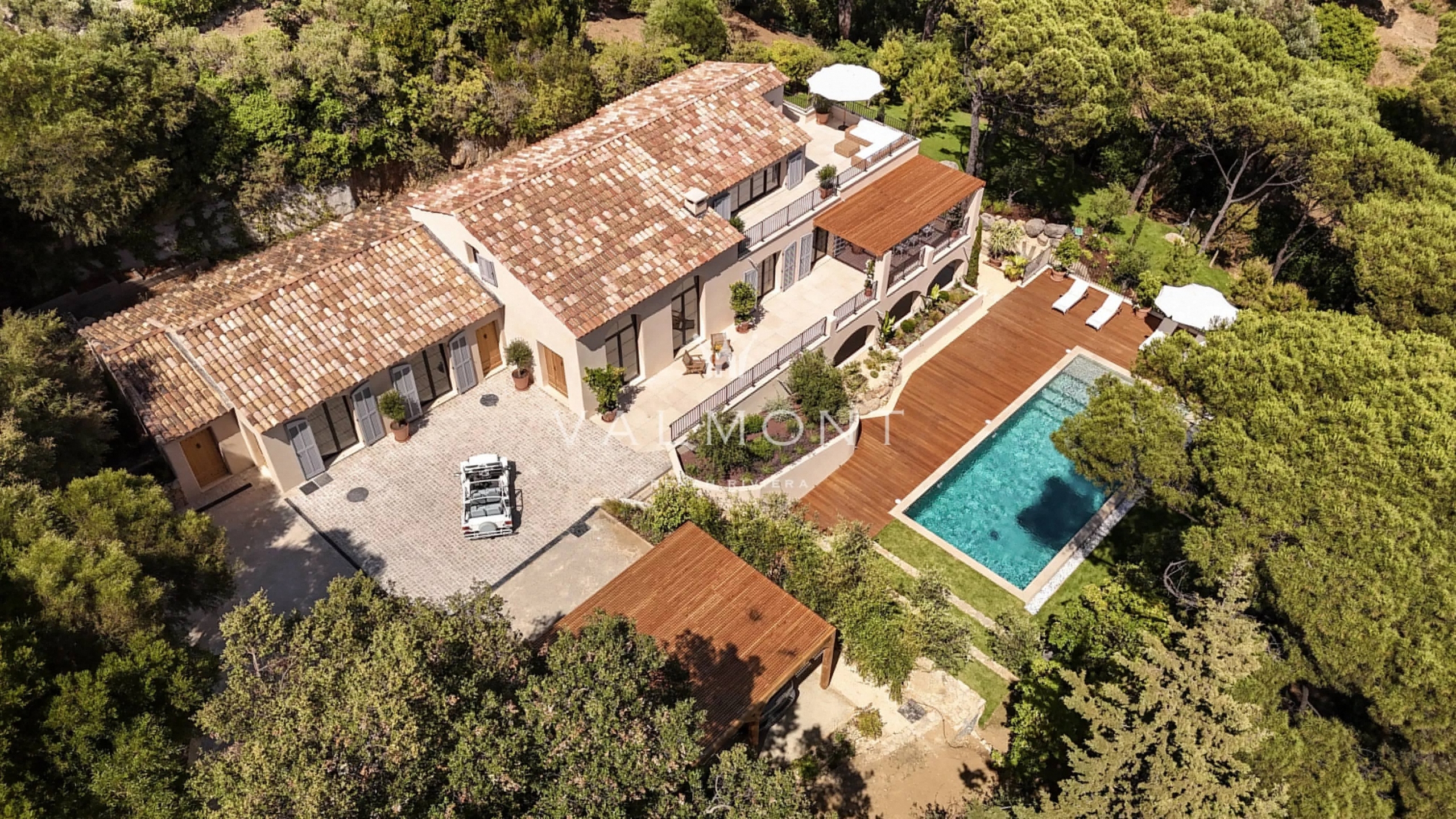 40337df91c3c7f5d5a640de7bbf86841_63474fadf5_4032-original-85224-0.jpg Provençal villa with beautiful sea views