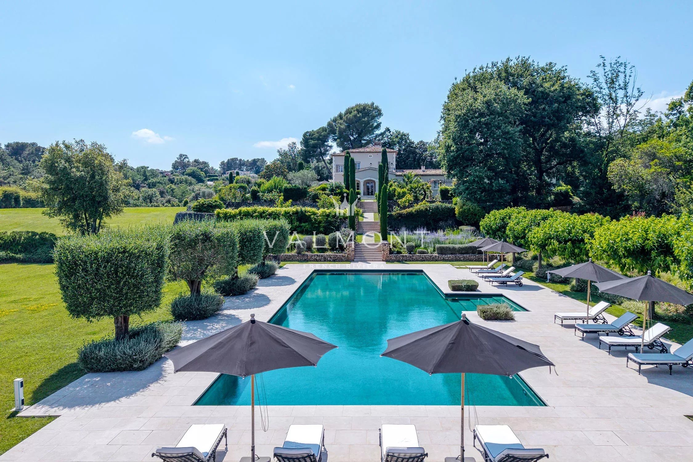 4ad71ebec6025c6f2cc4e6bcbd58e498_8b4a4c6ca4_2250-original-85100-0.jpg Villa de luxe contemporaine au charme provençal