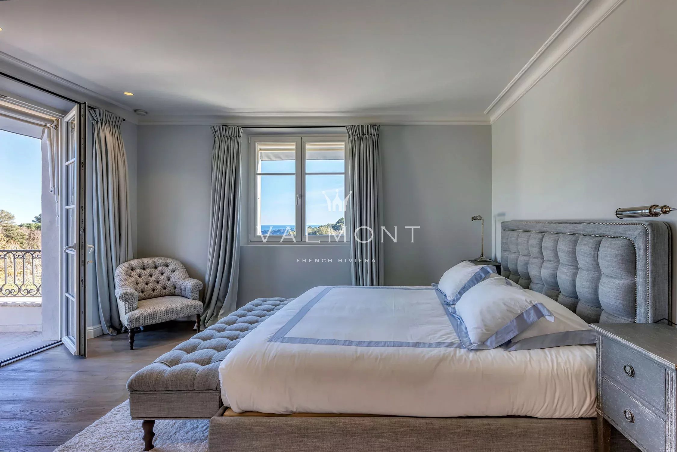 8cb454bff1ad54d908801b646da25ccf_ae2d3aa6d3_2250-original-85100-0.jpg Villa de luxe contemporaine au charme provençal