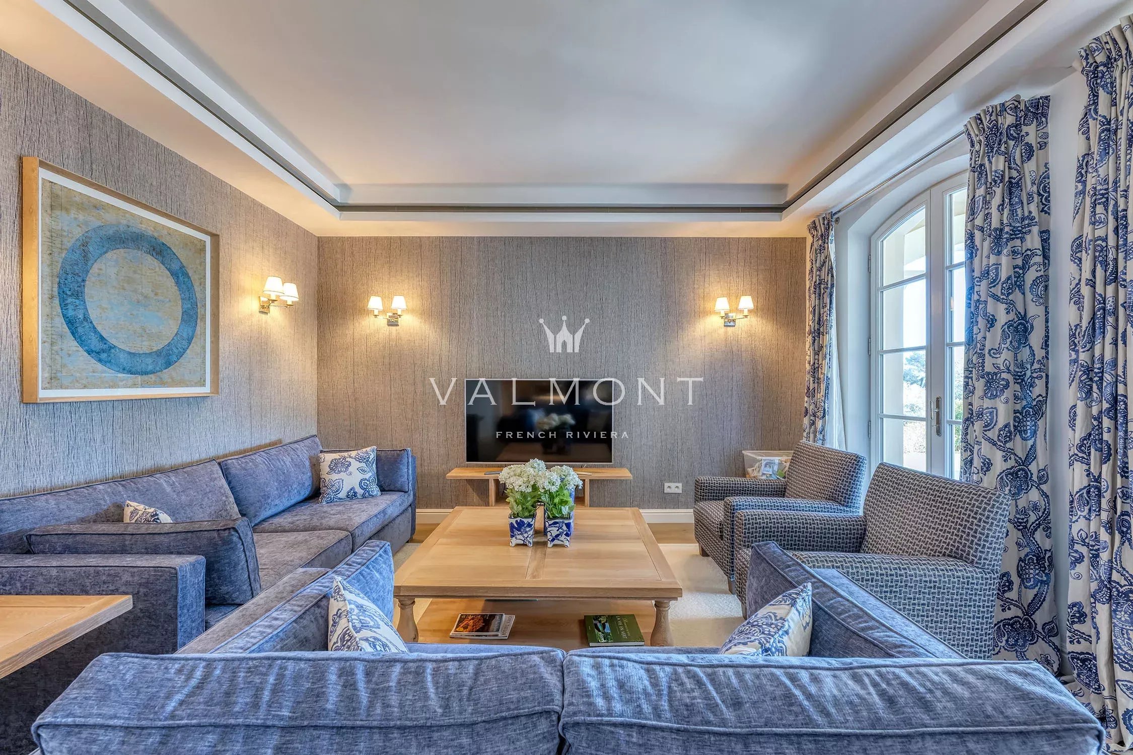 a803ae2d448ca722f6701b2ba1d870ee_19dab310ca_2250-original-85100-0.jpg Villa de luxe contemporaine au charme provençal