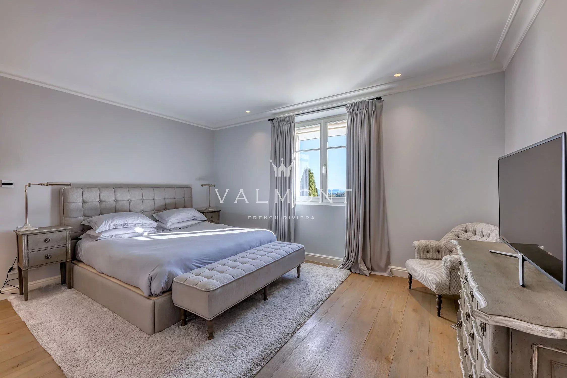 a935966731615de38c72fb355210ffe1_023b7b0ffc_2250-original-85100-0.jpg Villa de luxe contemporaine au charme provençal