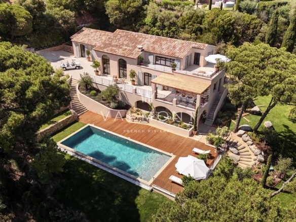 Provençal villa with beautiful sea views