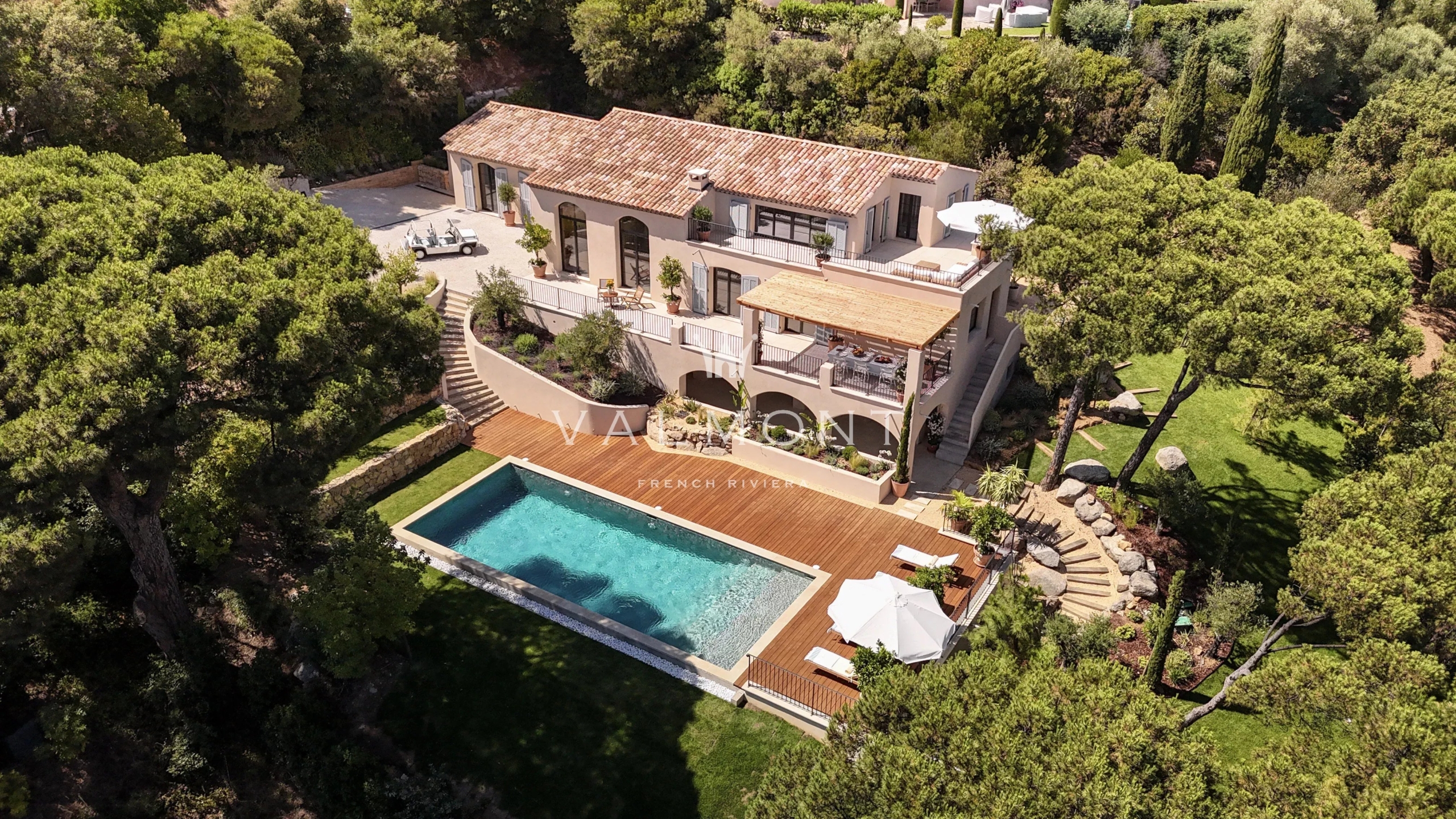 d5ba55d4e5bde4c6f9d520f2c50be041_121f37ecc4_4032-original-85224-0.jpg Provençal villa with beautiful sea views