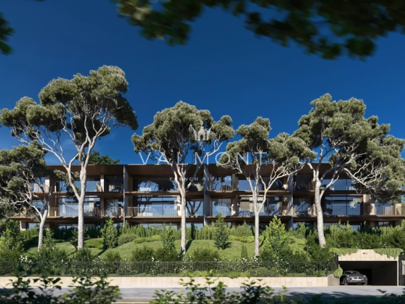 Prestigious apartment with private garden