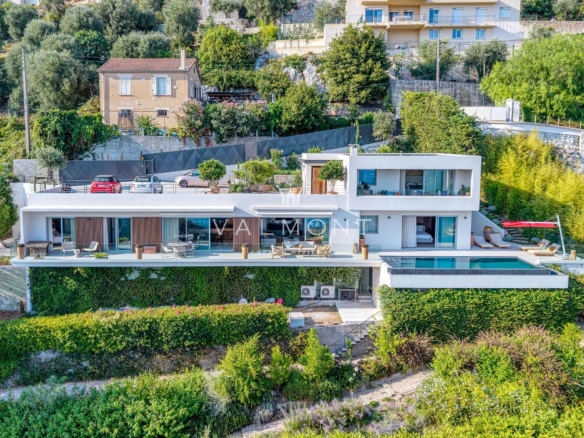 Contemporary Villa with Panoramic Sea Views in Villefranche-sur-Mer