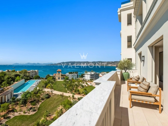 Splendid apartment with panoramic sea views