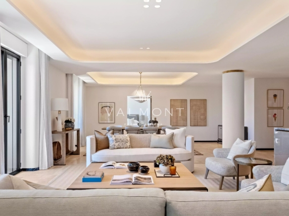 Luxurious apartment in an iconic residence