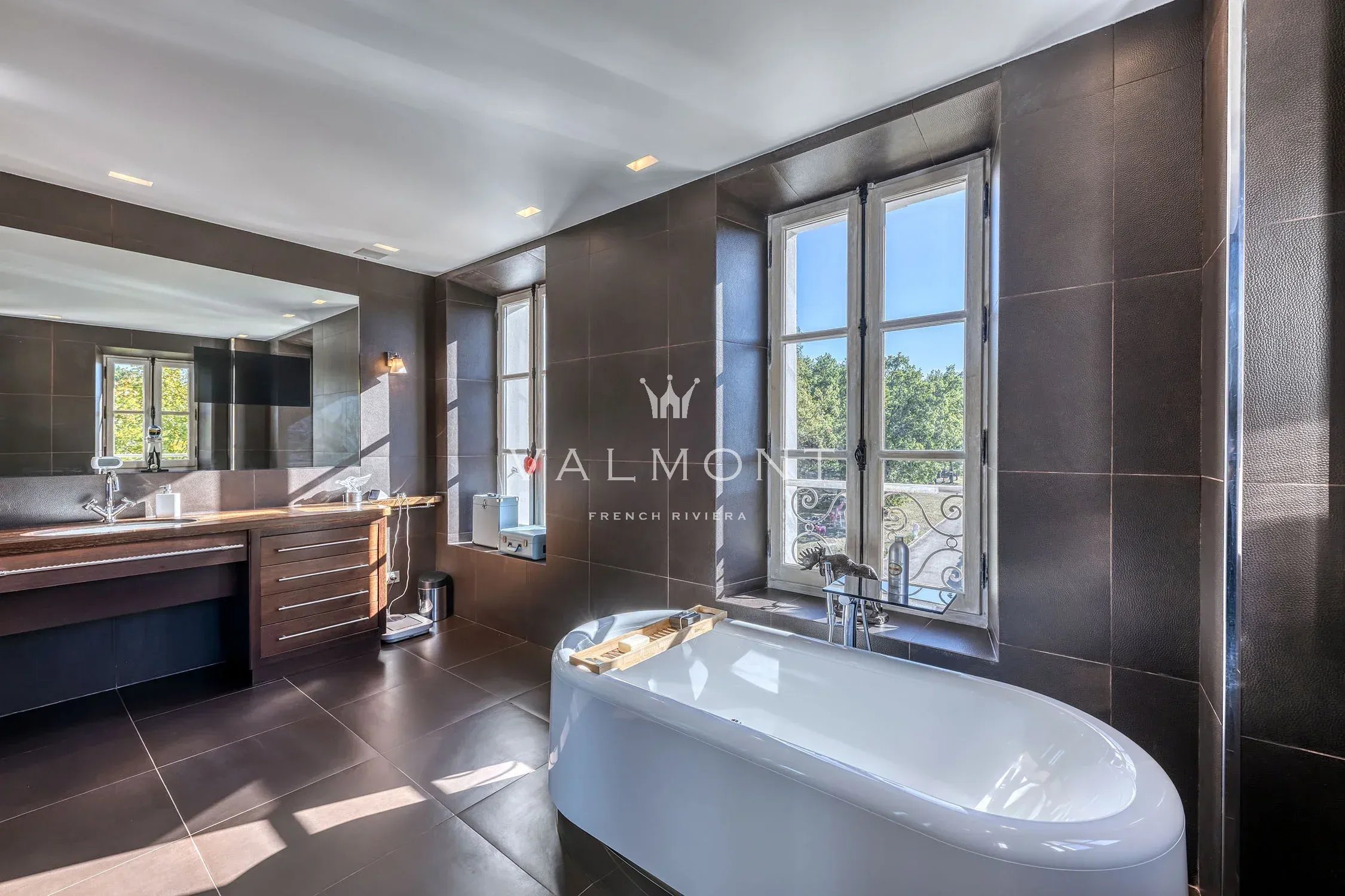 07dfb1560c555851207794d0e09aff99_d8a2d1a9af_2250-original-101281-0.jpg Exceptional Manor in Callian with High-End Amenities