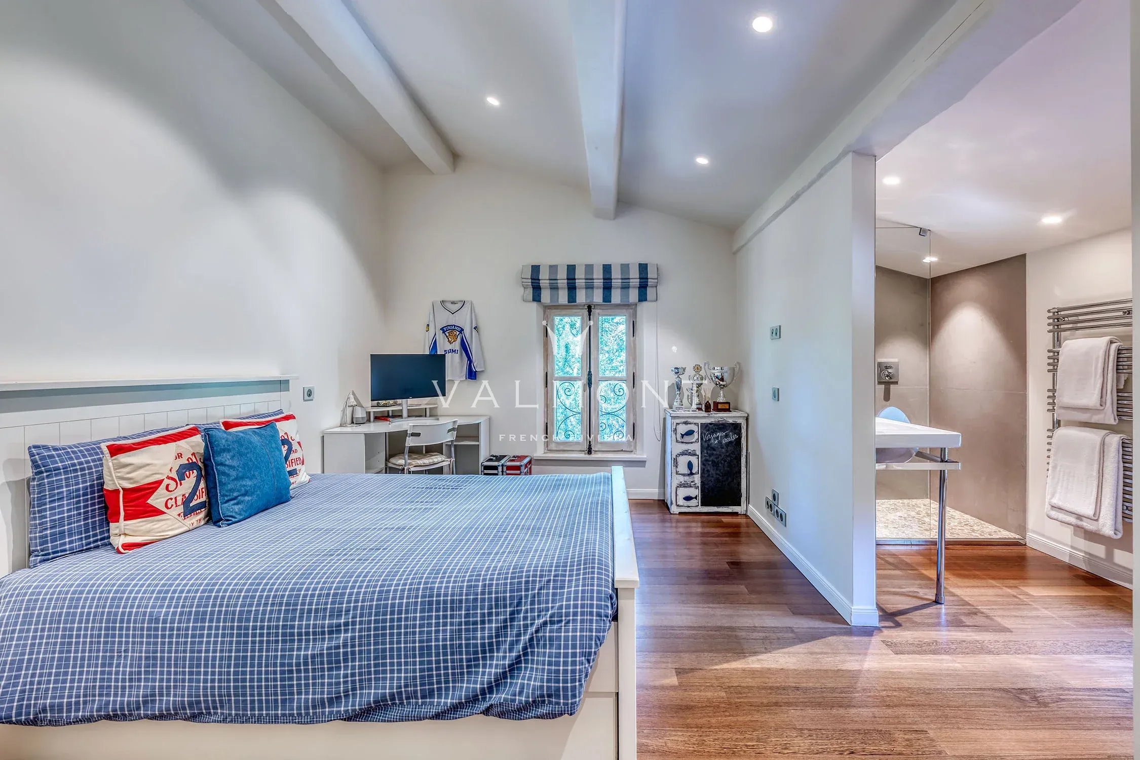 1df0bc411602f3c49fa66008afa3dd35_780ebc19c8_2250-original-101281-0.jpg Exceptional Manor in Callian with High-End Amenities
