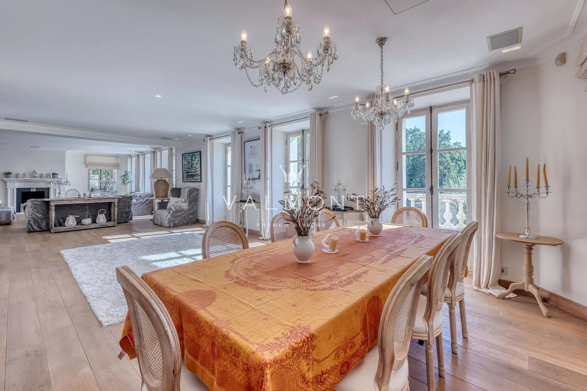 323e18727cd5f8e91b112e7150f53bb0_d19eb7d250_2250-original-101281-0.jpg Exceptional Manor in Callian with High-End Amenities