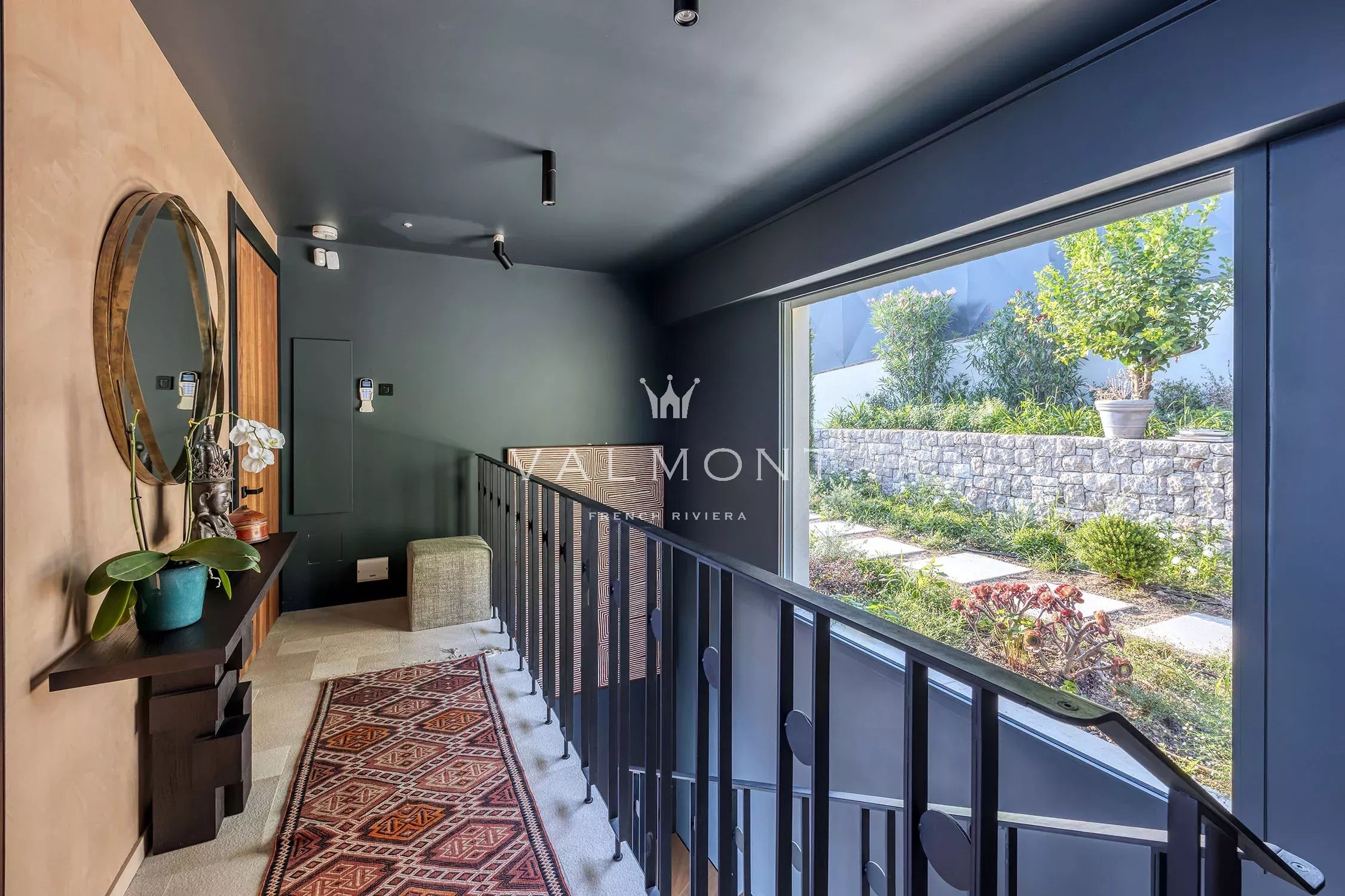 Contemporary Villa with Panoramic Sea Views in Villefranche-sur-Mer