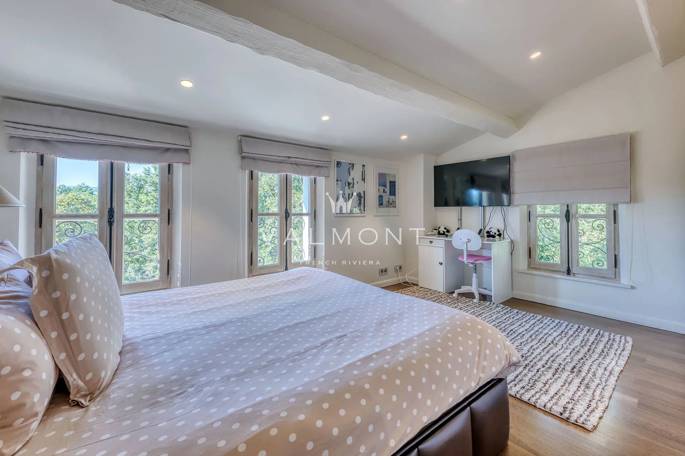 8463f887cc071e595335f47b8ee4b776_768664d2a3_2250-original-101281-0.jpg Exceptional Manor in Callian with High-End Amenities