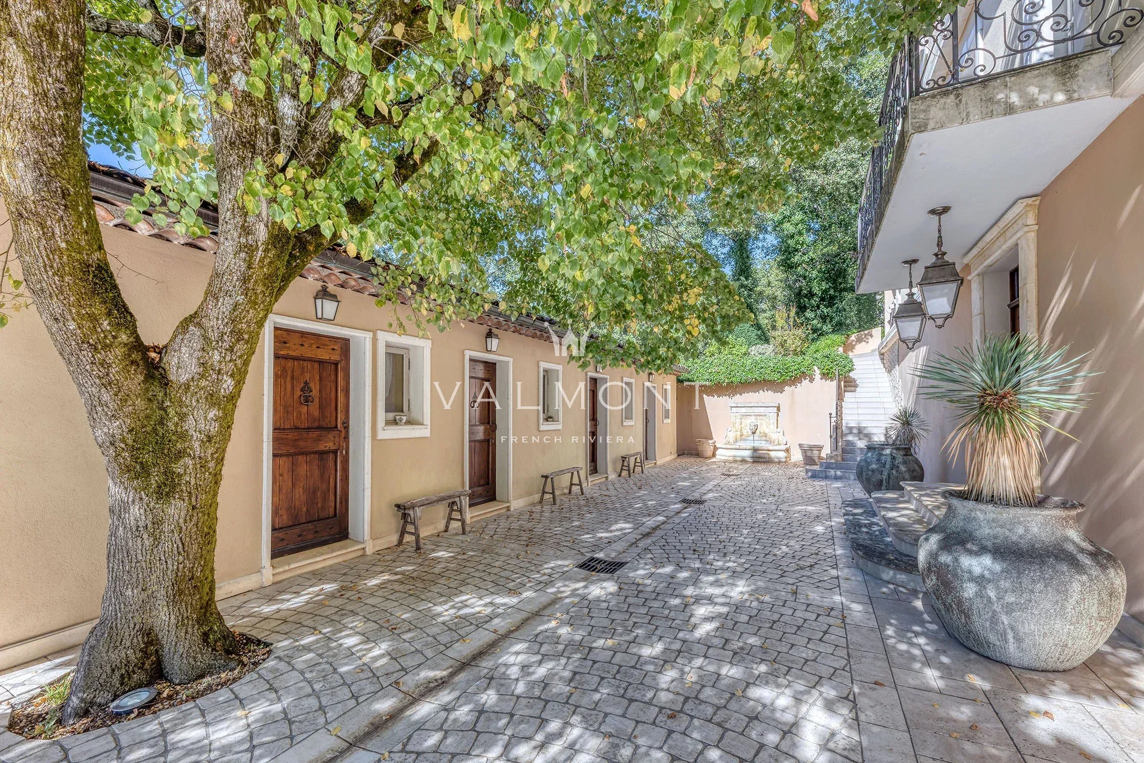 9f11d14698c5892c1dbebad7ad940335_a826e78e3e_2250-original-101281-0.jpg Exceptional Manor in Callian with High-End Amenities