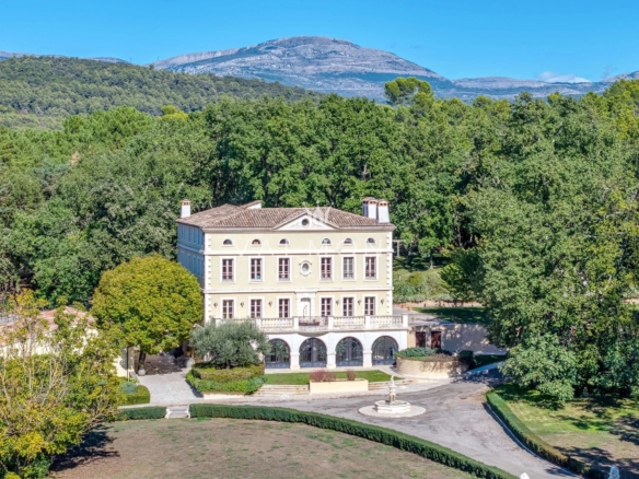 Exceptional Manor in Callian with High-End Amenities