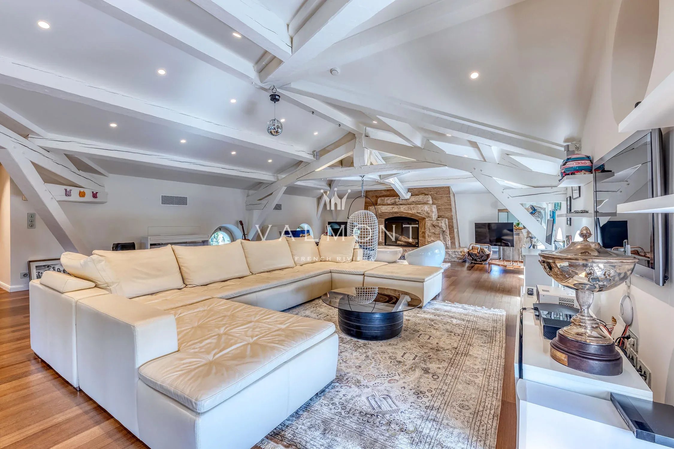 afe2f89e44b9141750168f2192a88f53_529db9015c_2250-original-101281-0.jpg Exceptional Manor in Callian with High-End Amenities