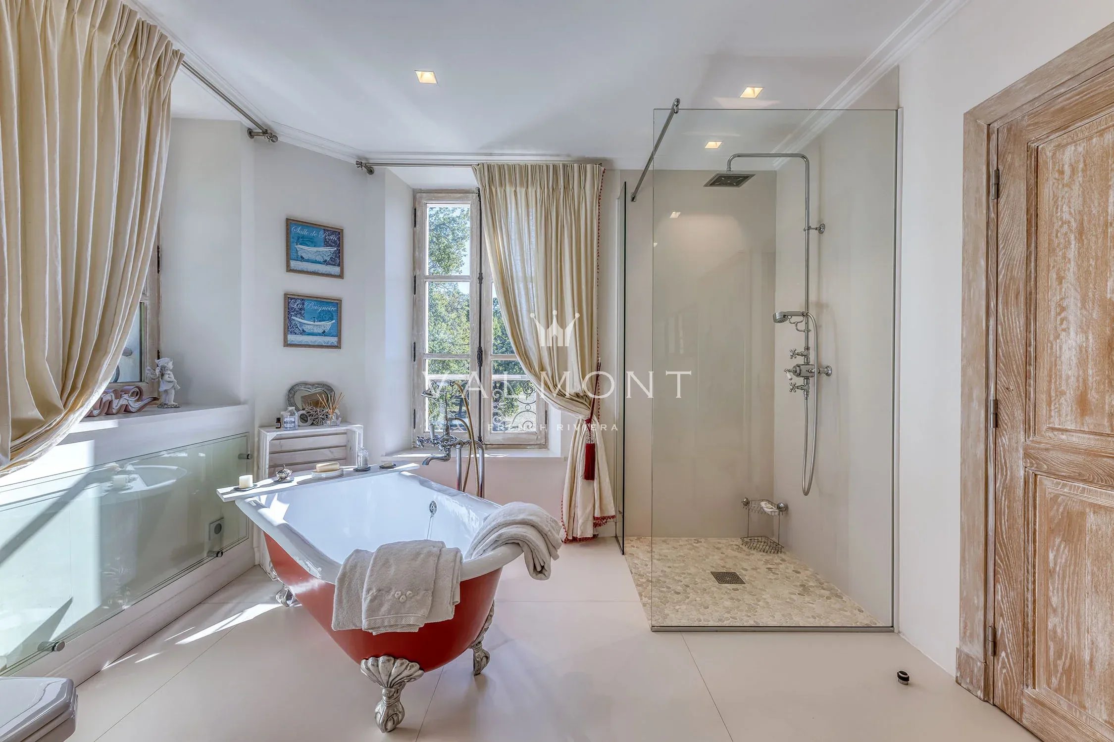 b0abb18584c596811e89b30b9946294c_e523f43251_2250-original-101281-0.jpg Exceptional Manor in Callian with High-End Amenities