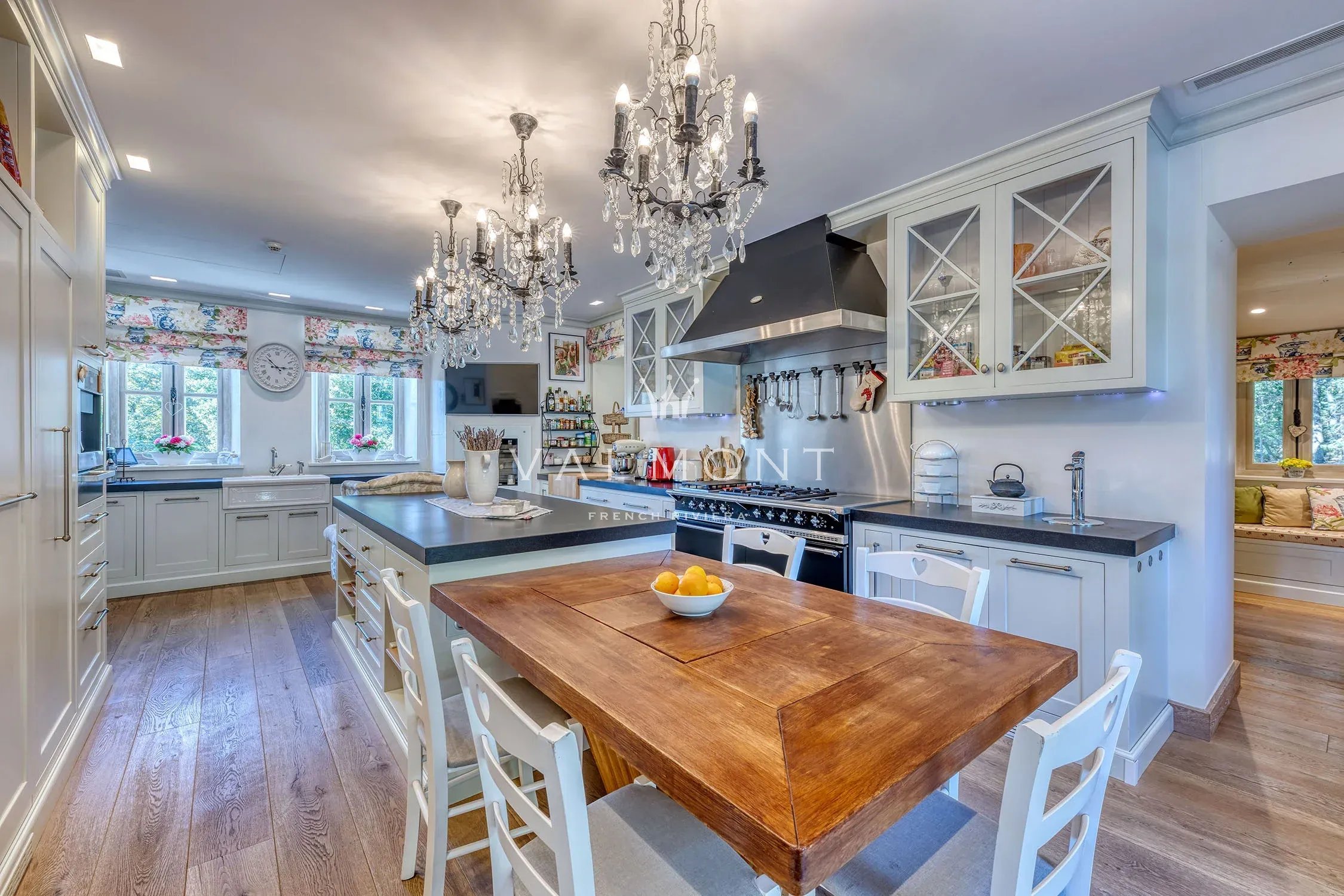 fd06e458808296ea4b5330fbb448e8d5_f2a2d63aa6_2250-original-101281-0.jpg Exceptional Manor in Callian with High-End Amenities