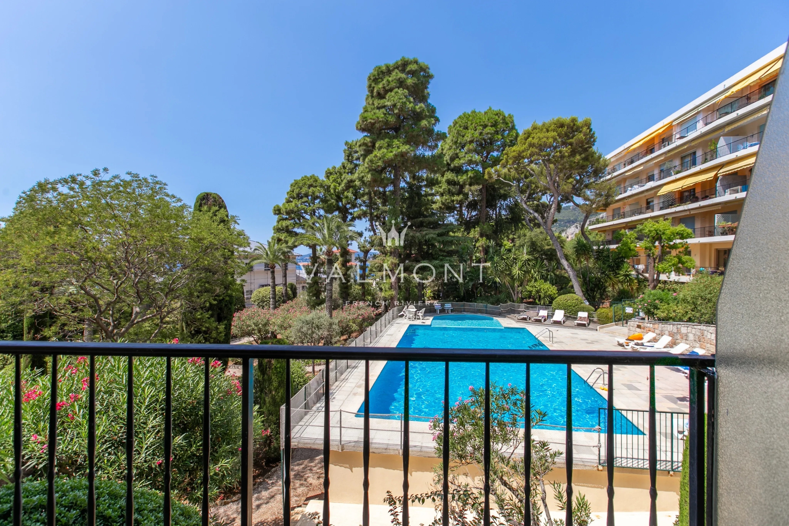 3cc69f1c6e1d3fde73f3816eeb3a88bc_12fbfcad46_4095-original-101605-0.jpg CAP D’AIL – Appartement 3 pièces rénové – Terrasse