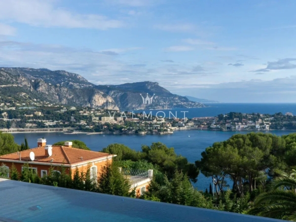 Villa contemporaine à Nice avec vue mer et piscine