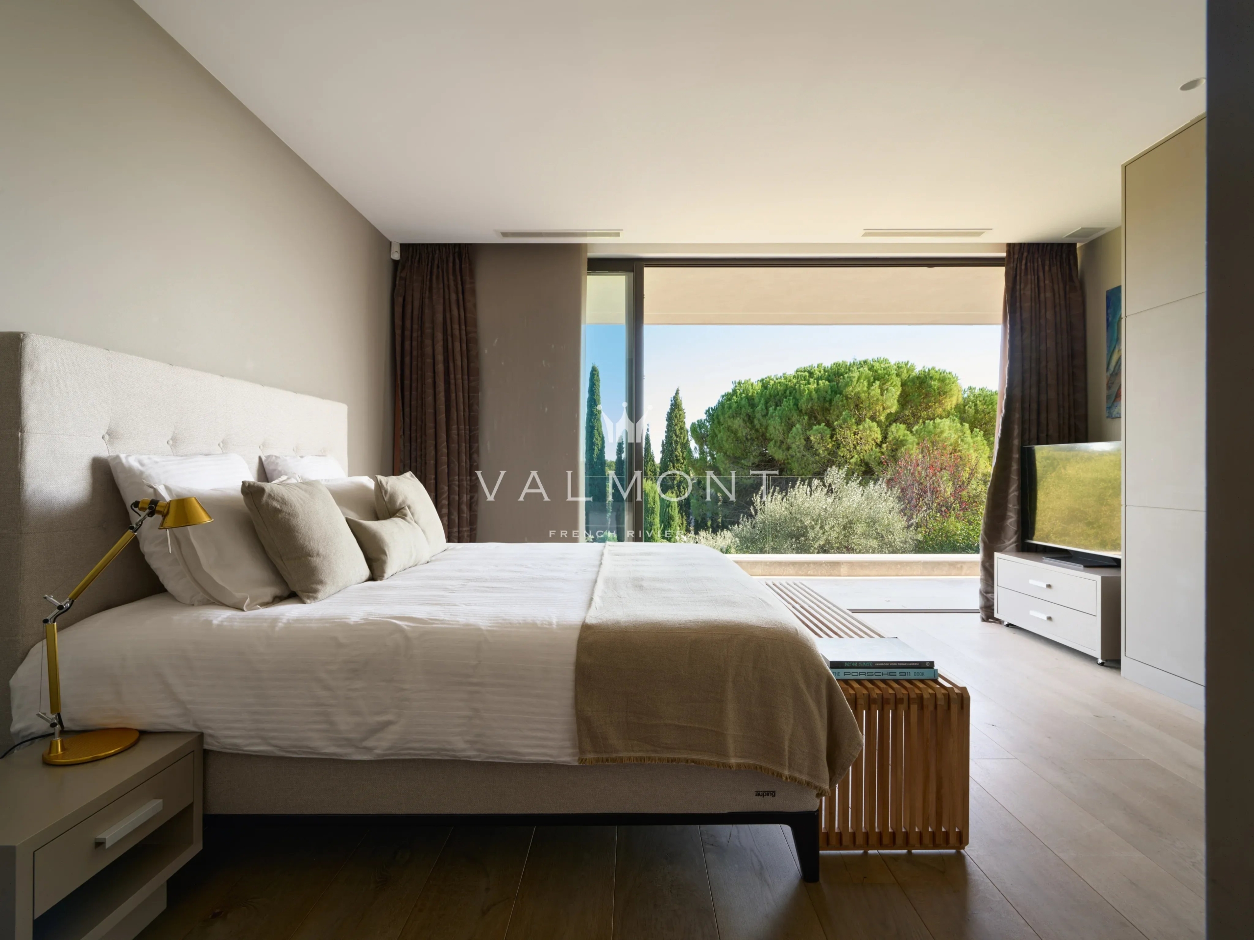 659e9588ead00e75554bb98ae409d2c2_2cb872433f_4096-original-101346-0.jpg Contemporary villa in Montauroux with swimming pool and high-end amenities