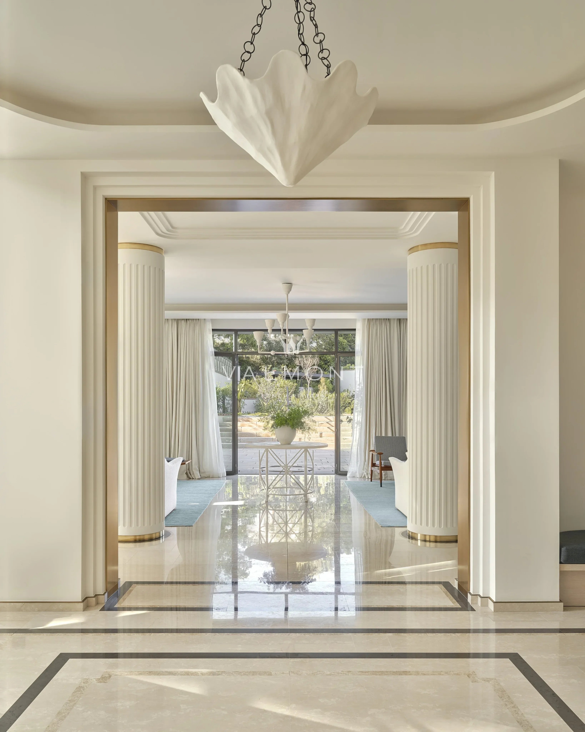 Duplex d’exception en rez-de-jardin avec piscine et maison d’amis