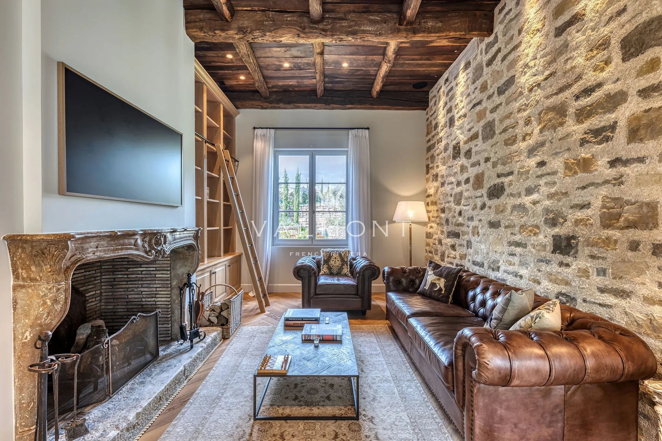 6c698910297aa673ccf6e52196ab3520_5f1efeae94_2250-original-101811-0.jpg Propriété d’exception au cœur d’un domaine privé et sécurisé