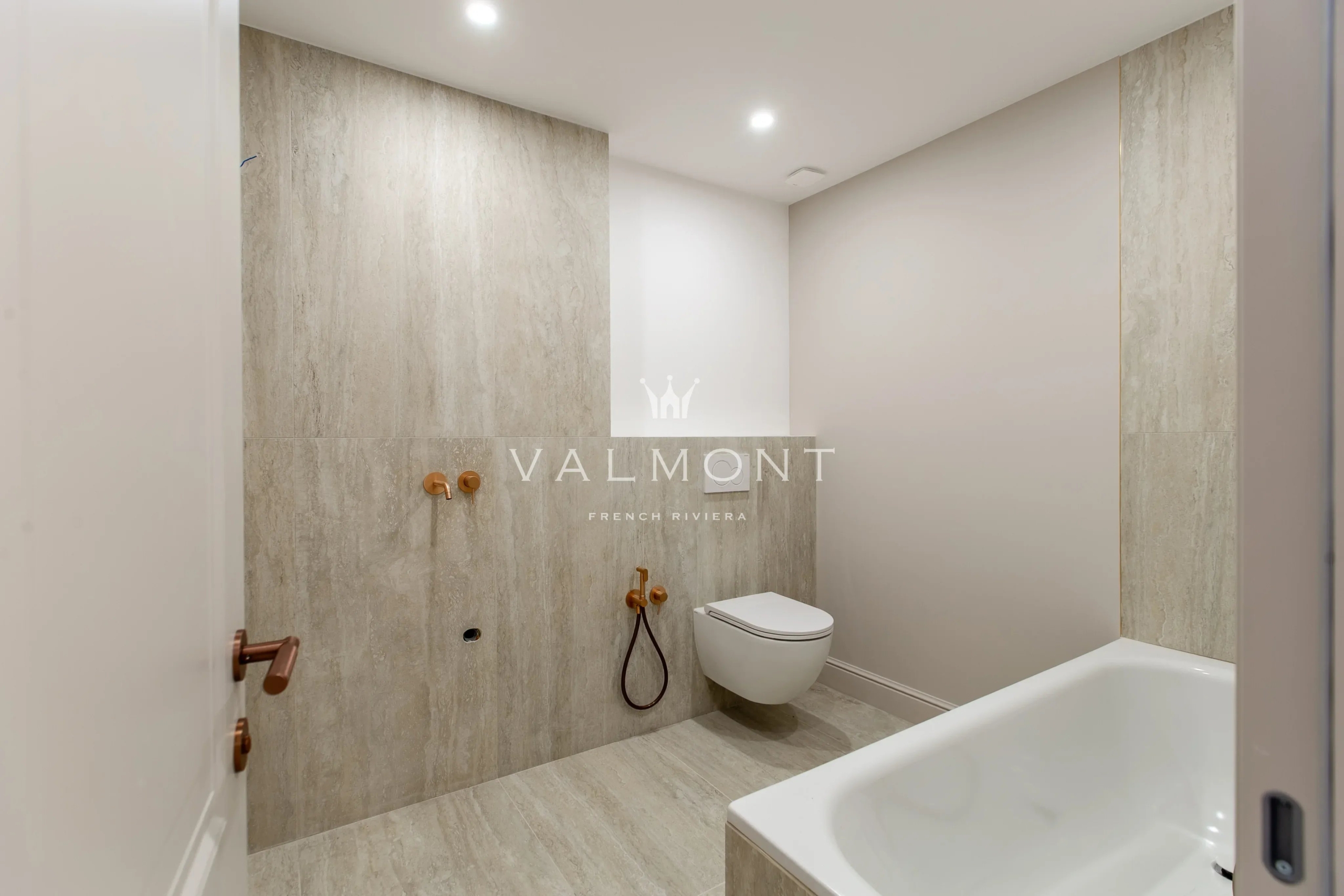 8787891217a1844c78bb68abbb5b7b51_61eca8d10e_4095-original-101605-0.jpg CAP D’AIL – Appartement 3 pièces rénové – Terrasse