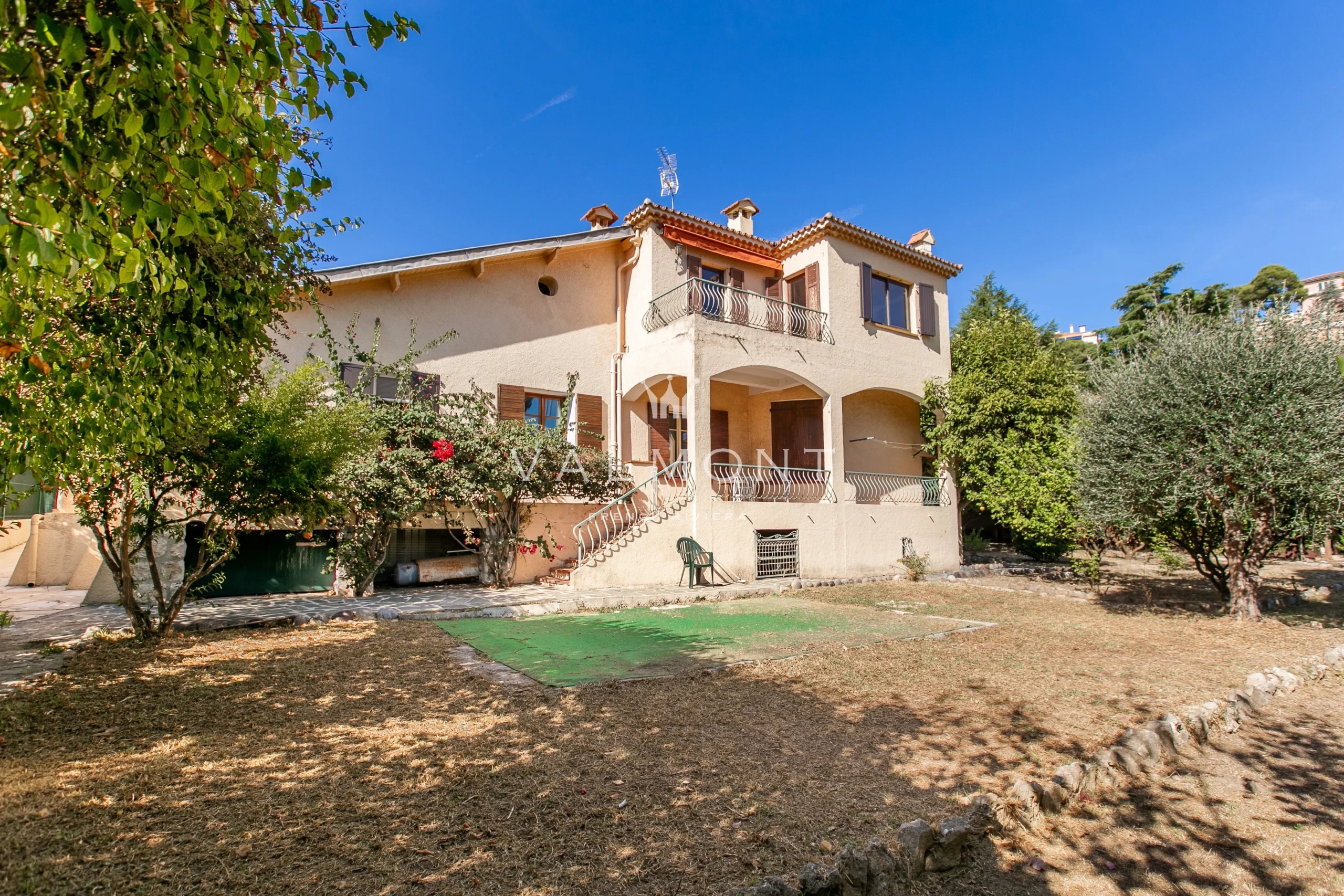 eaee8640d3a5ce8e4023c6c1ab7e2d18_3940766213_4095-original-101593-0.jpg Villefranche-sur-Mer – Villa Provençale à rénover